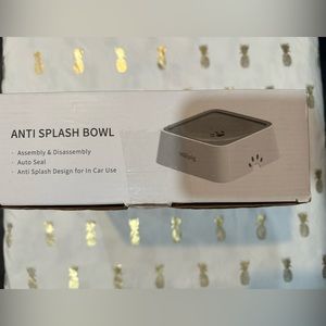 NIB Anti-splash Pet Water Bowl by Hillpig.
